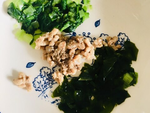 ⁑離乳食カミカミ期⁑小松菜とワカメのひき肉炒め風